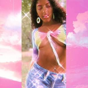 Meet your Posher, Chanel